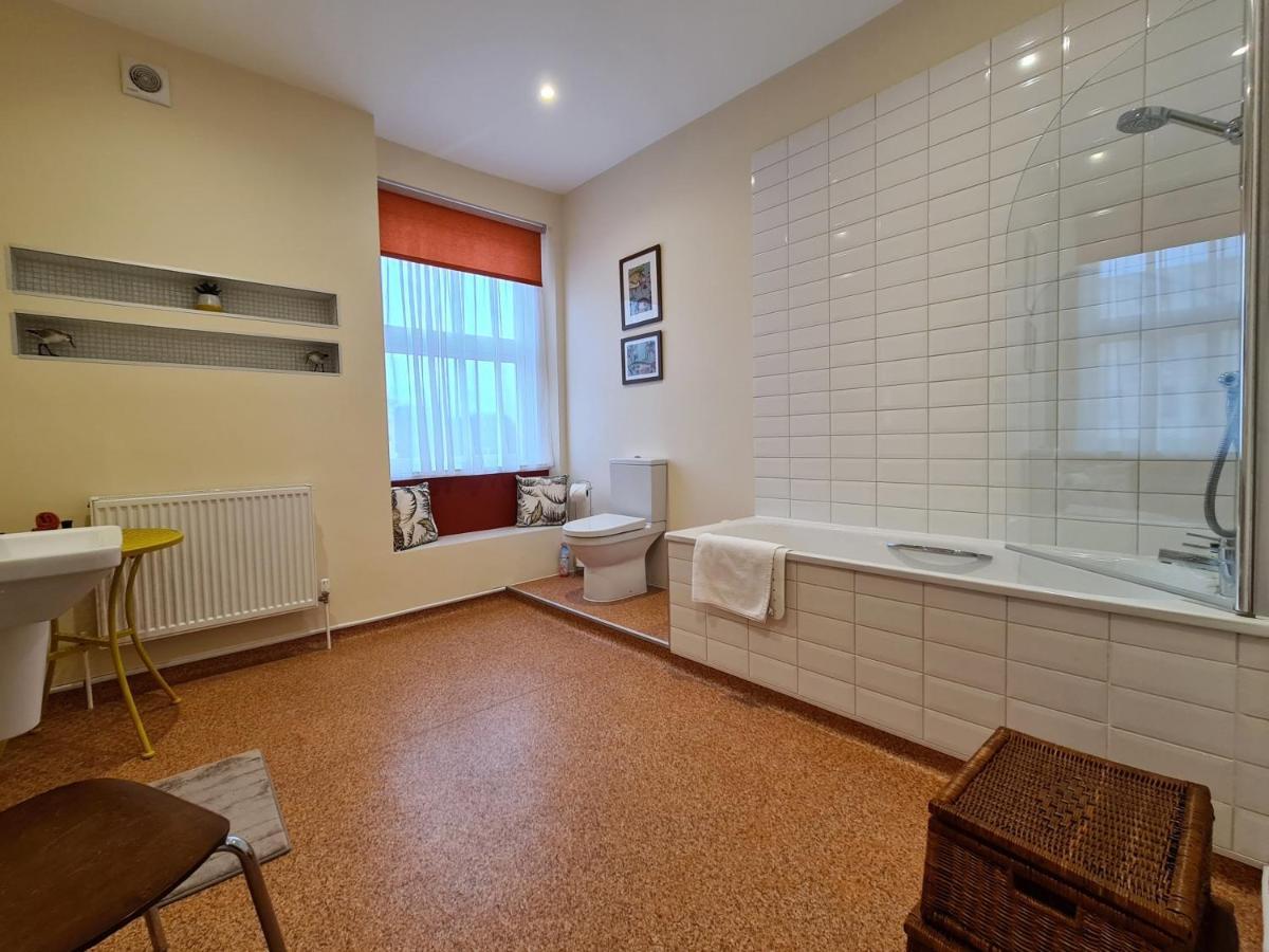 10To12 Folkestone Bed & Breakfast ภายนอก รูปภาพ